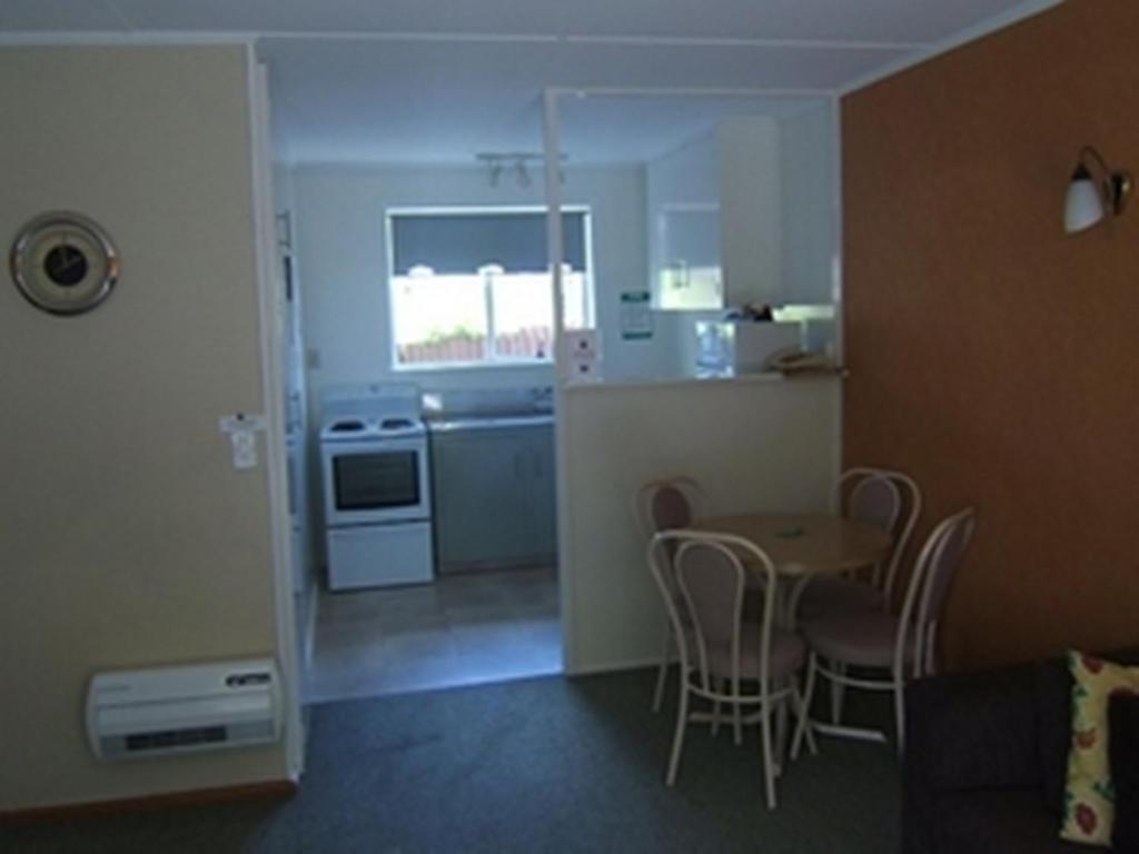12 White Star Motel Timaru Room photo